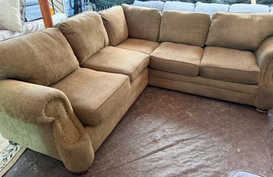Brown couch good condition clean  we sell all the time