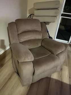 Recliner like new