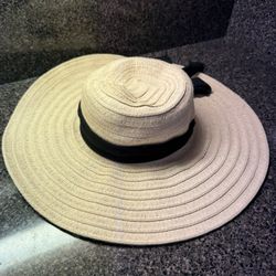 Light Tan Woman’s Jaclyn Smith Hat