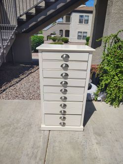 White medium dresser