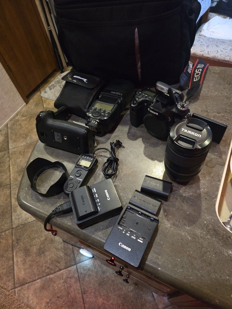 Canon EOS 70D DSLR Camera