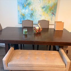 Table w Bench & Chairs