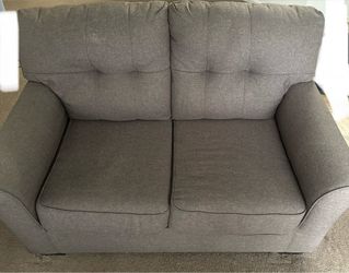 Couch - 2 seater / shoot me an offer