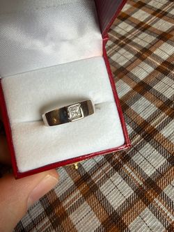 18k White Gold w/ square diamond ring