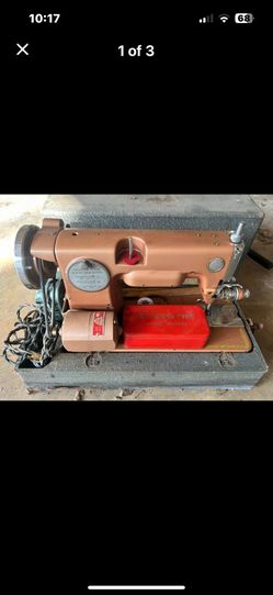 Pink Vintage "De Luxe Precision Built" sewing machine