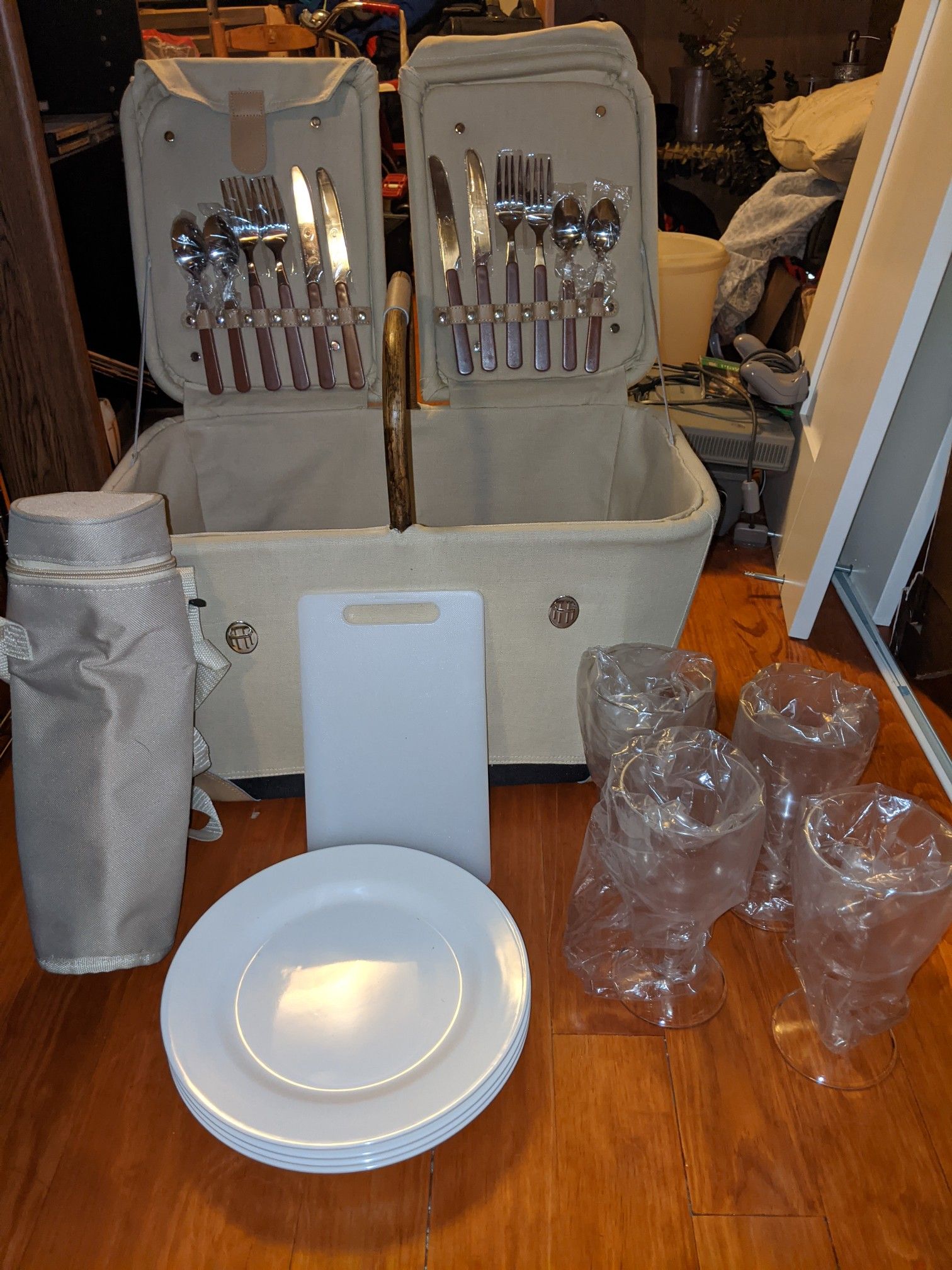 NEVER USED - Picnic Basket with Utensils, Plates, Cups, Cutting Board and Bottle Carrier