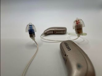 Oticon More1 miniRITE R aids