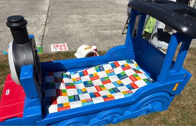 Thomas the Train Bed, mattress, sheet & shelf