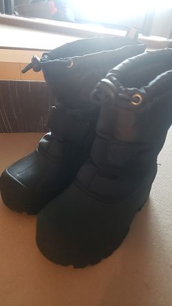 Snow boots