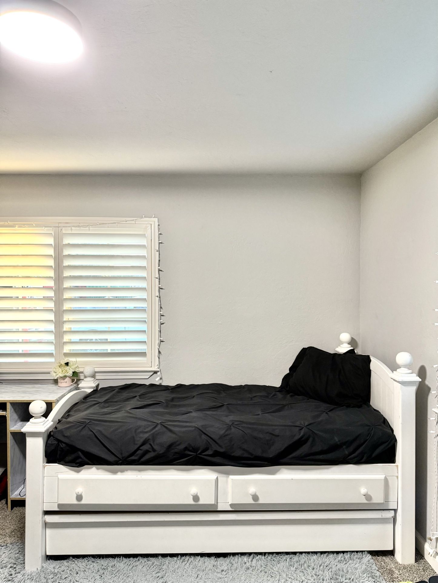 Space-Saving Modern Twin Bed Frame with Trundle/Under storage and drawers (mattress included)
