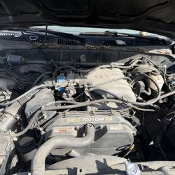 3rd Gen 4Runner Engine (good)
