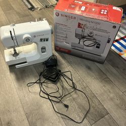 Singer Sewing Machine 