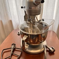 KitchenAid Professional 600 Stand Mixer – 6 Qt – Heavy Duty – Works Great