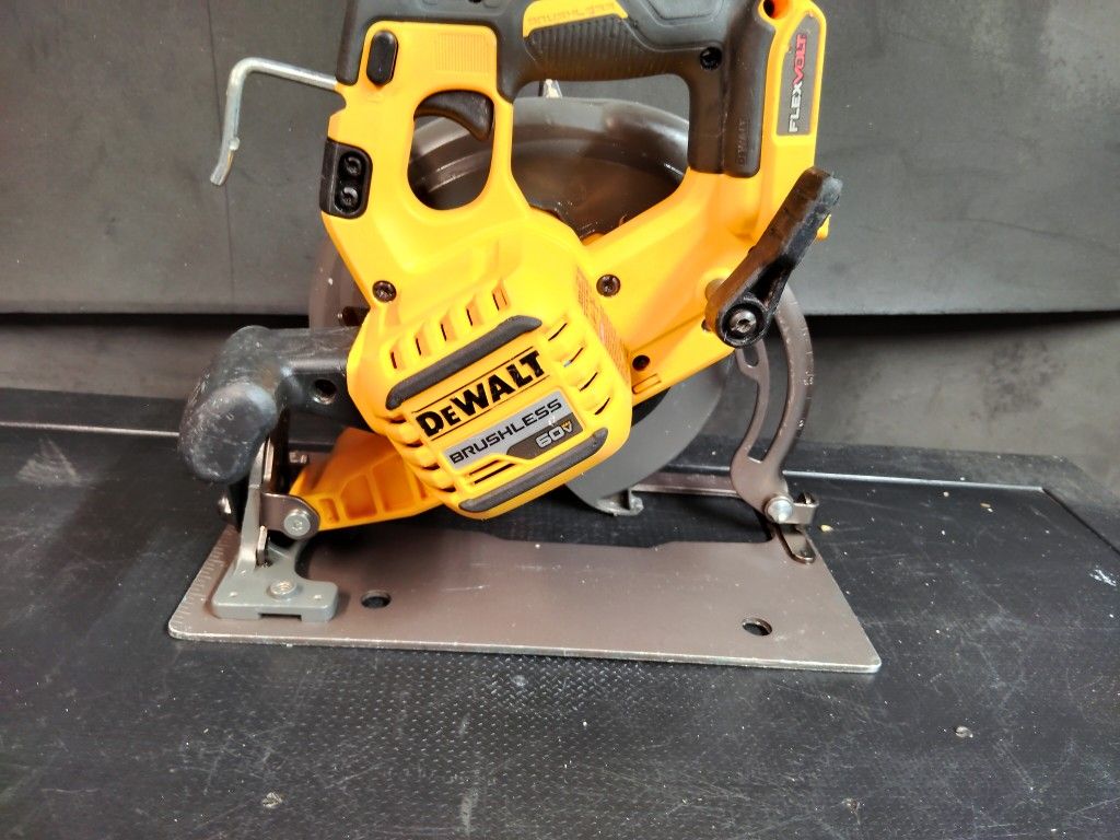 DeWalt Saw