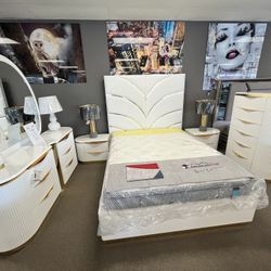 Gold And Cream Glam Queen Bedroom Set 🏵️Same Say Delivery 🚚 Not Credit Needed 🏆