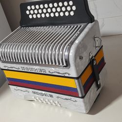 Aacordeon HOHNER Corona III