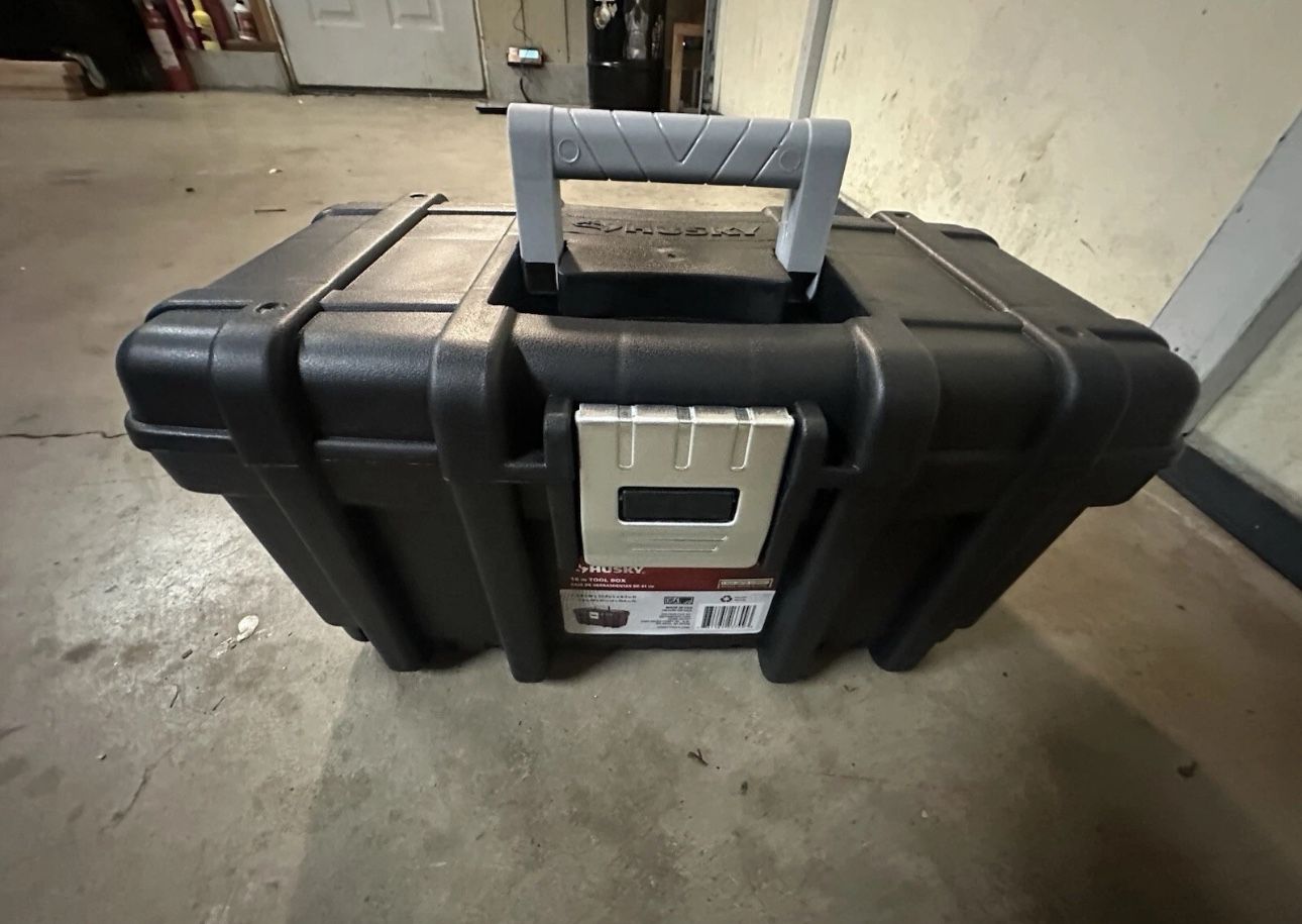Husky 16 IN Box Tool