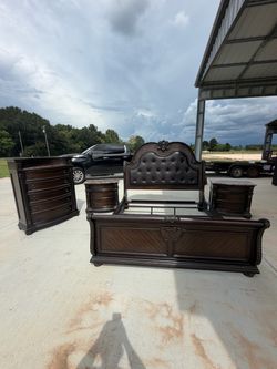 Beautiful king size bed set