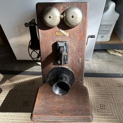 Phone—antique 