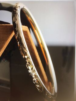 5.5mm hawaiian jewelry scrolling plumeria engraving round bangle yellow gold plated