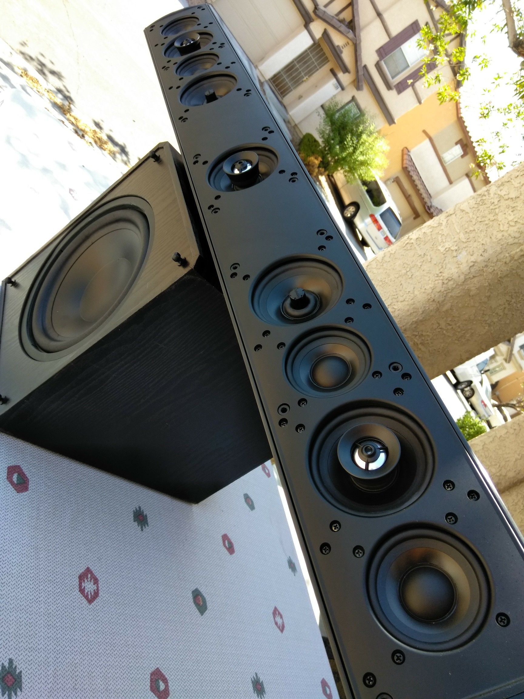 46" Definitive Technology Mythos SSA-50 Sound Bar with piano finish. Comes with wall mount. 10" Definitive Technology Powerfield Sub.