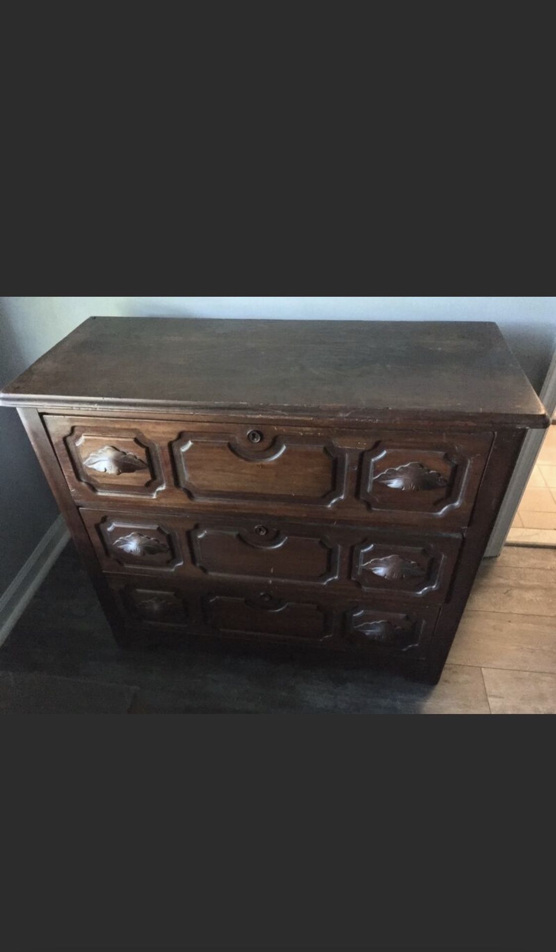 Antique wooden dresser (L 2.75 ft x W 3 ft)