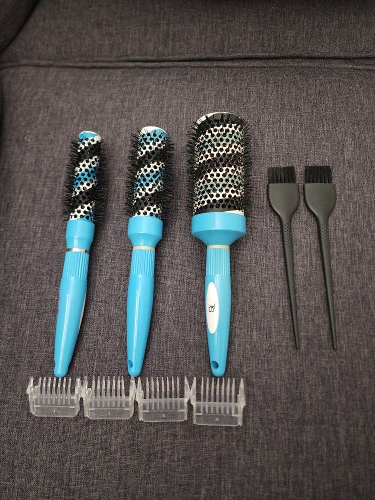 STYLING HAIR BRUSH