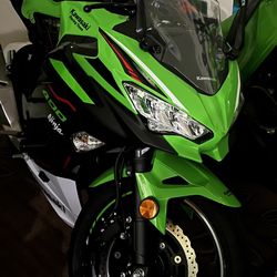 2022 Kawasaki Ninja 400 KRT Edition with ABS