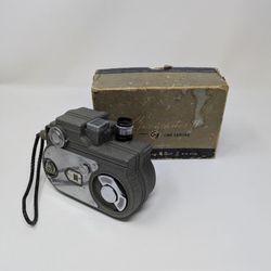 Vintage Cinemaster II 8mm Film Universal Camera Corporation Model G-8 (untested)