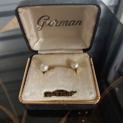 Vintage pearl earrings