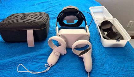 Meta Quest 2 + Accessories Bundle – Like new