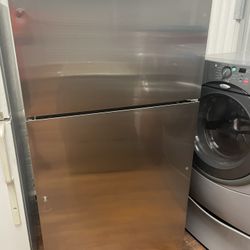 33” in wide kennmore frige use like new perfect working 