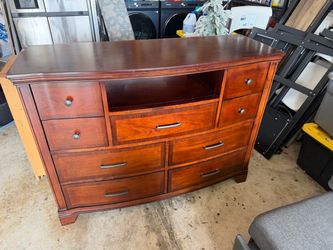 Dresser