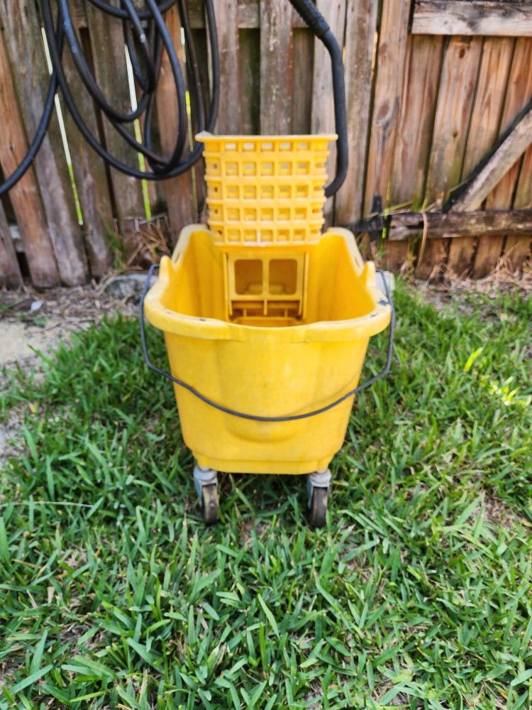 Side Press Wringer Combo Commercial Floor Cleaning Rectangular Mop Bucket on Wheels, 35-Quart, Yellow