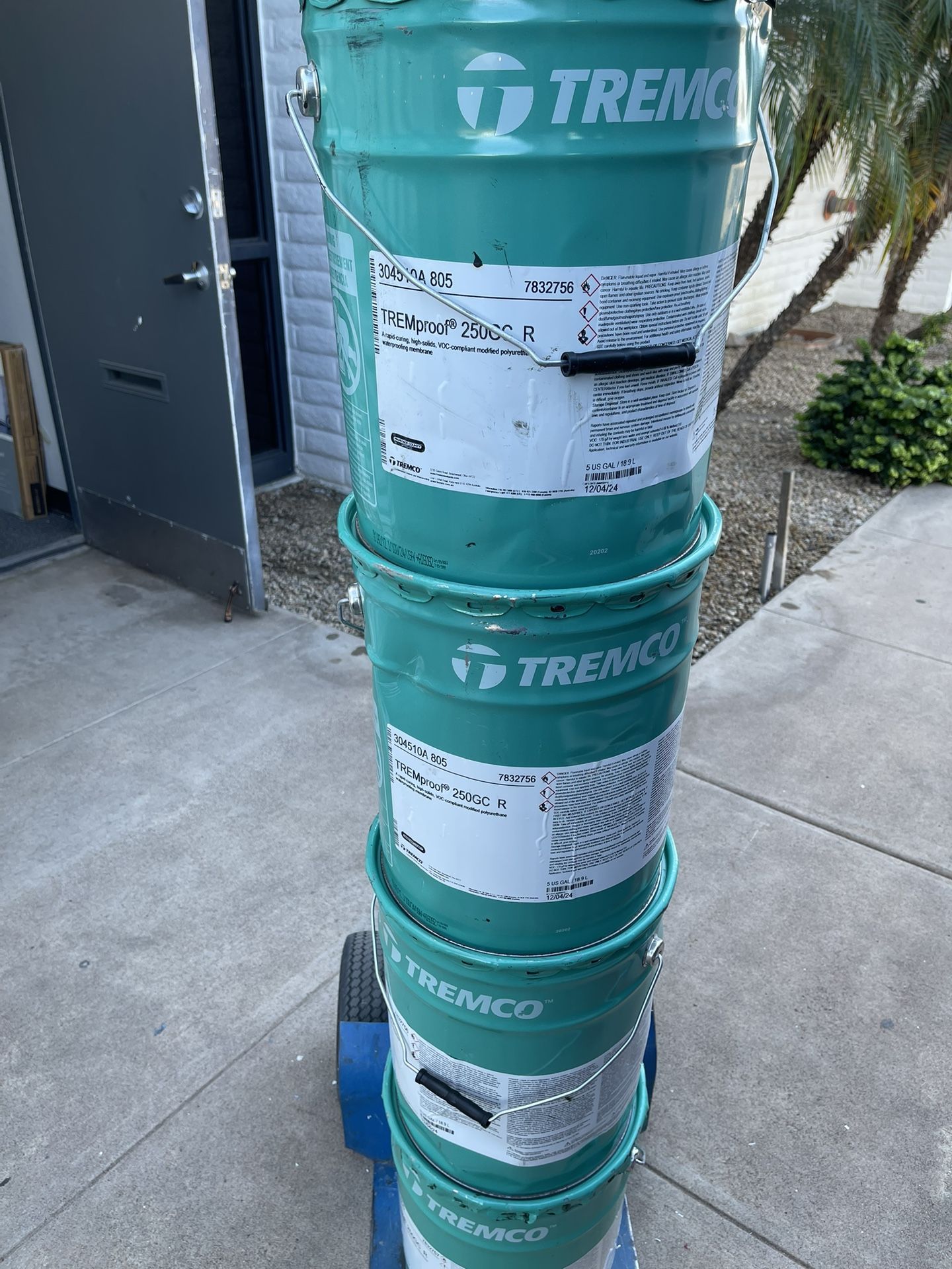 Black Chapopote Foundations