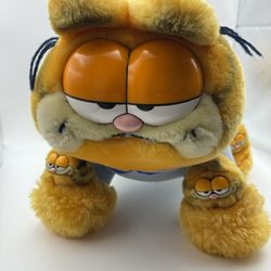 Vintage 1981 Garfield Dakin Plush Stuffed Animal My Favorite Slippers Pajamas