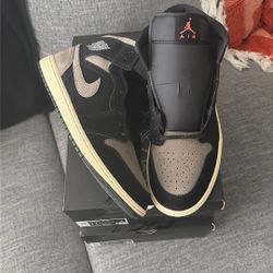 Jordan 1 MID SE