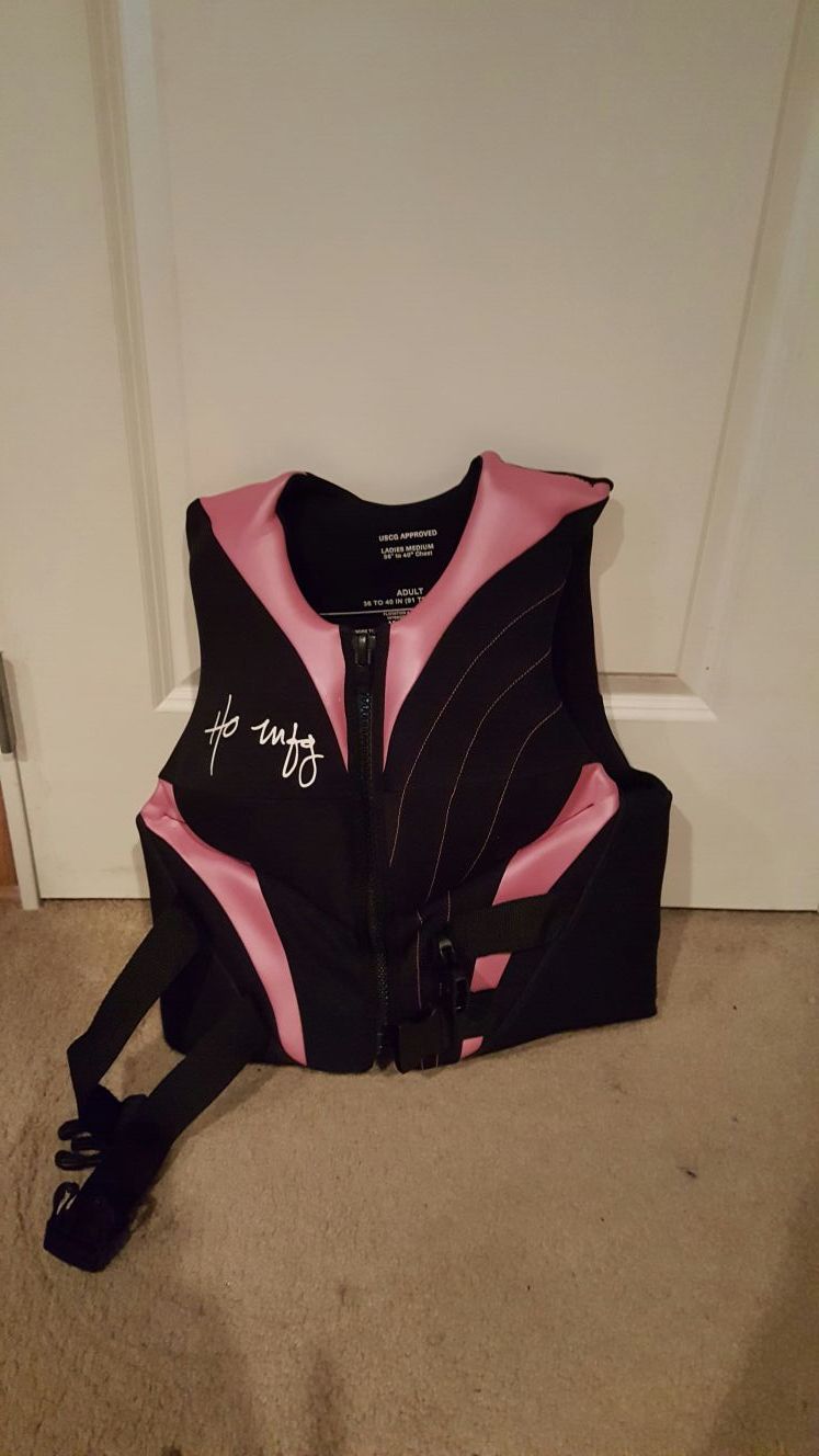 Ladies Medium 36" to 40" Chest Adult Life Jacket