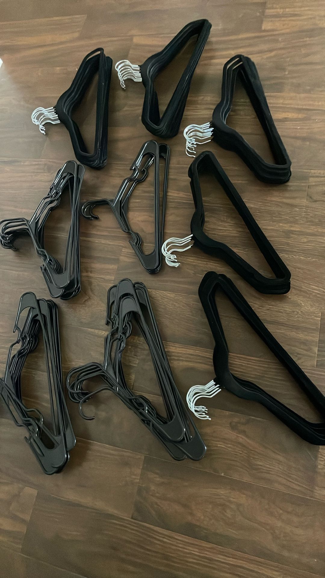 85 Black Hangers 35 Plastic 50 Velvet Style