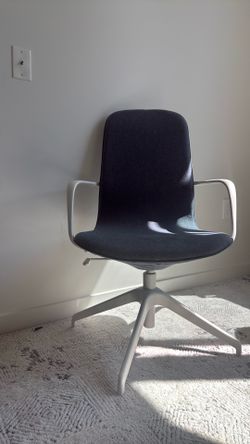Modern Gray Swivel Accent / Office Chair – Excellent Condition