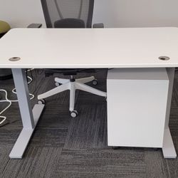 Autonomous Smartdesk 2 - White Standing Desk - 53" x 29" Classic Grey