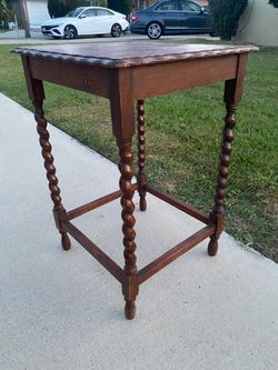 English barley spiral twist spindle leg side end table