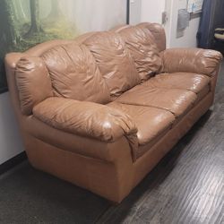 Beautiful REAL LEATHER  Sofa  & Loveseat Non Smoke home 