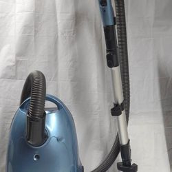 GOOD VACUUM! CAN MEET, DELIVER OR PICK UP IN AZLE!  ASKING $75