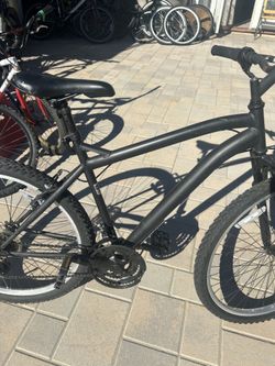 Unknown man’s mountain bike 26 inch rims 19 inch frame