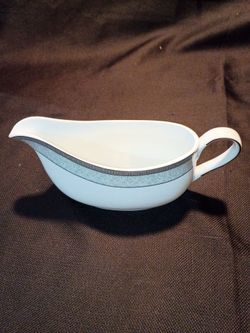 Gravy boat