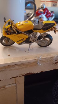 Ducati 916 Yellow Die-Cast Motorcycle Model