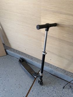 Kids Scooter Lights Up