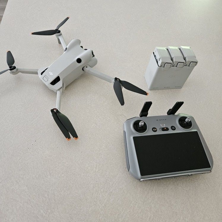 DJI MINI 4 PRO Fly More Package