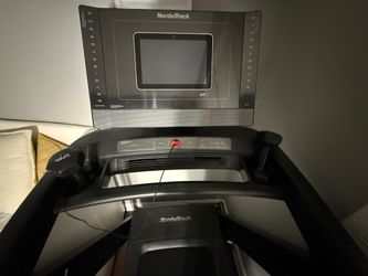 2024 Like New NordicTrack Commercial 1750 Treadmill 12mph 12 Incline - Chicago, IL